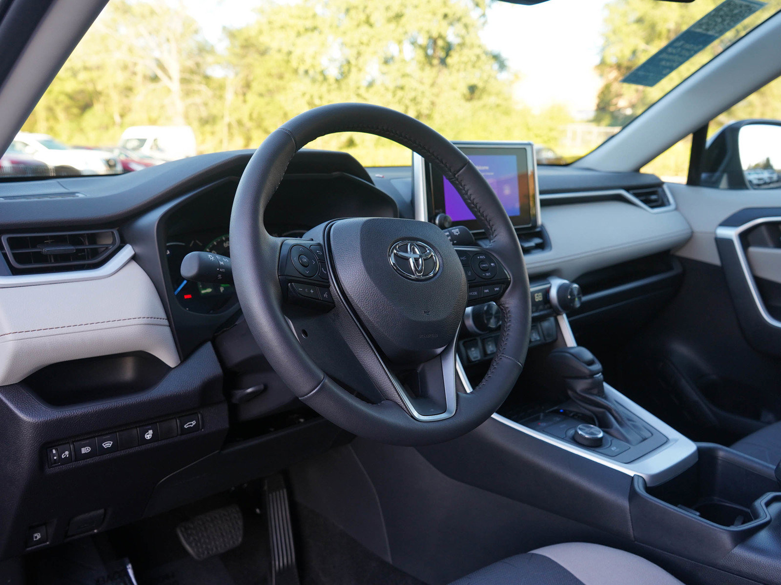 Used 2025 Toyota RAV4 XLE w/ Convenience Package AWD/4WD image 24