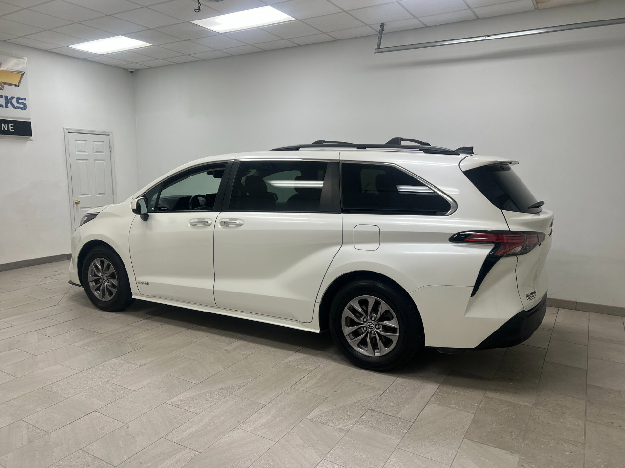Used 2021 Toyota Sienna XLE w/ XLE Plus Package image 11