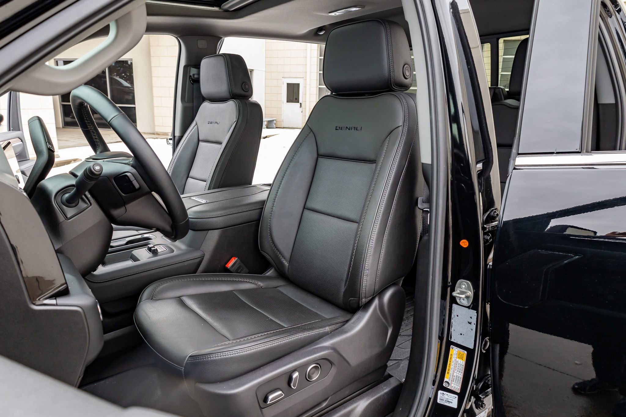 Used 2024 GMC Sierra 2500 Denali w/ Technology Package image 30