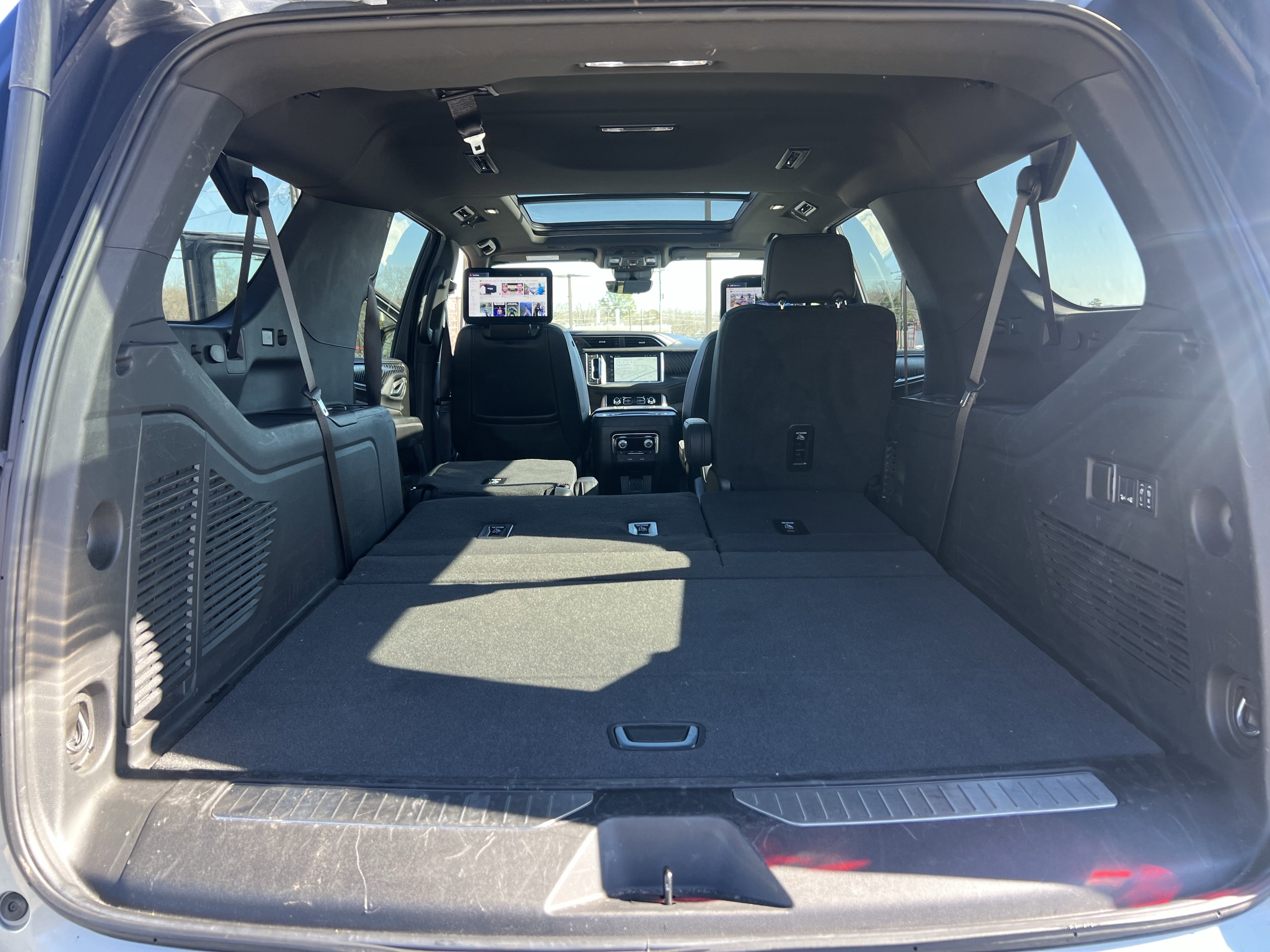 Used 2024 GMC Yukon XL Denali w/ Advanced Technology Package image 35