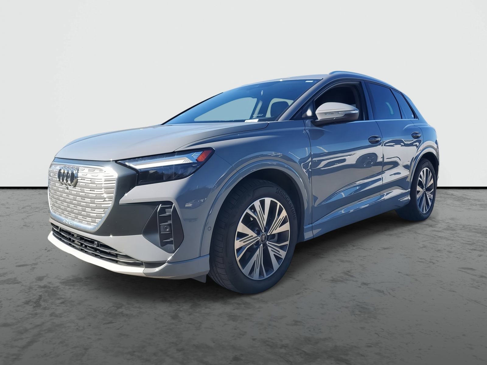 Used 2023 Audi Q4 e-tron Premium Plus w/ Premium Plus image 2