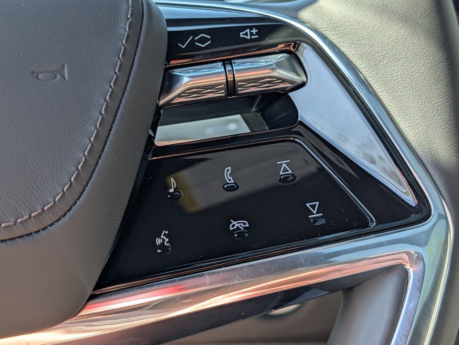 New 2026 Cadillac Escalade ESV Platinum Sport w/ LPO, ONYX Package AWD/4WD image 41