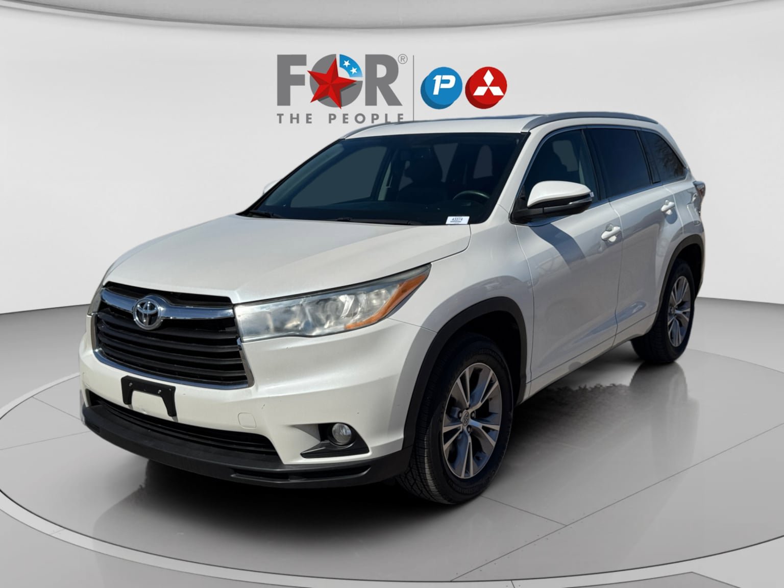 Used 2015 Toyota Highlander XLE image 1