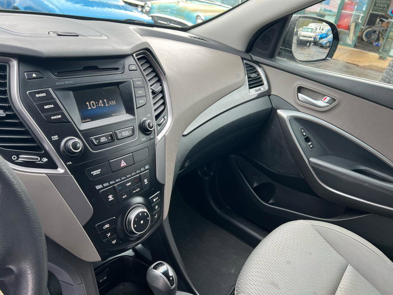 Used 2016 Hyundai Santa Fe SE AWD/4WD image 10