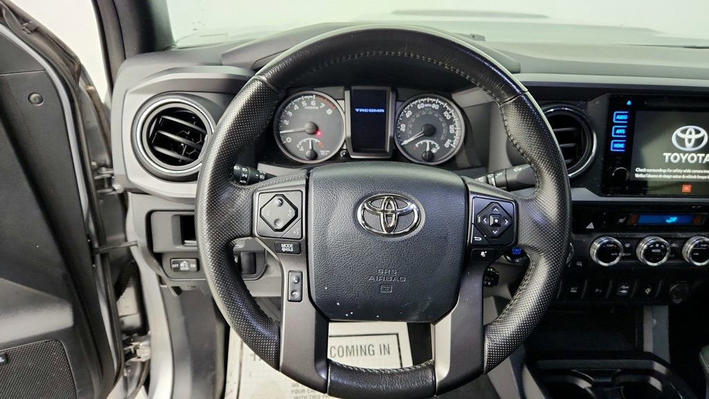 Used 2017 Toyota Tacoma TRD Sport image 12