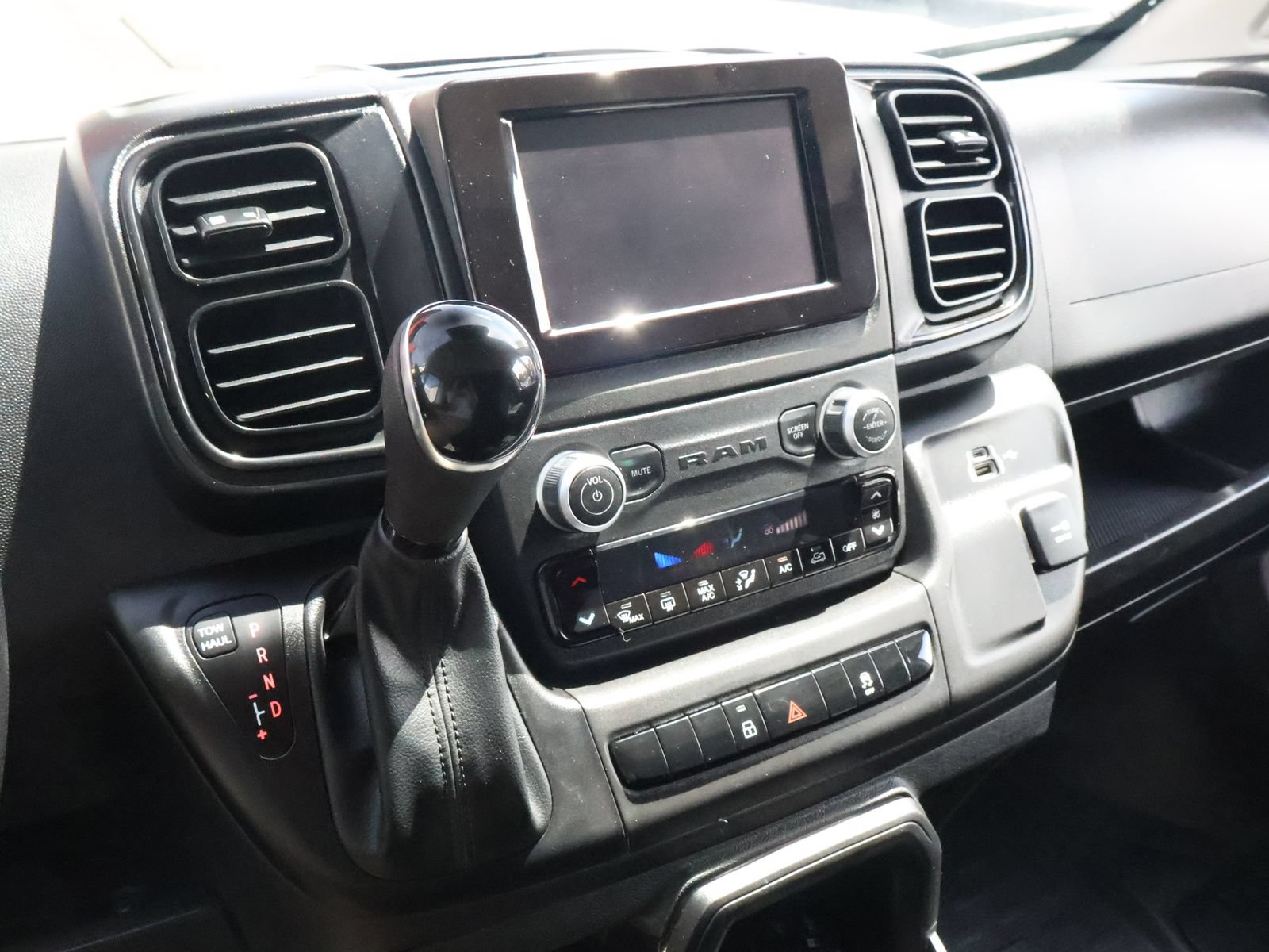 Used 2025 RAM ProMaster 2500 w/ Convenience Group FWD image 32