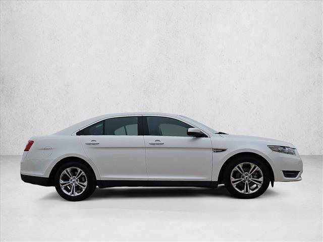 Used 2016 Ford Taurus SEL FWD image 4