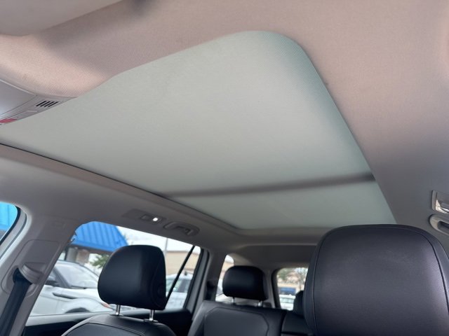 Used 2018 Volkswagen Tiguan SE w/ Panoramic Sunroof Package image 20