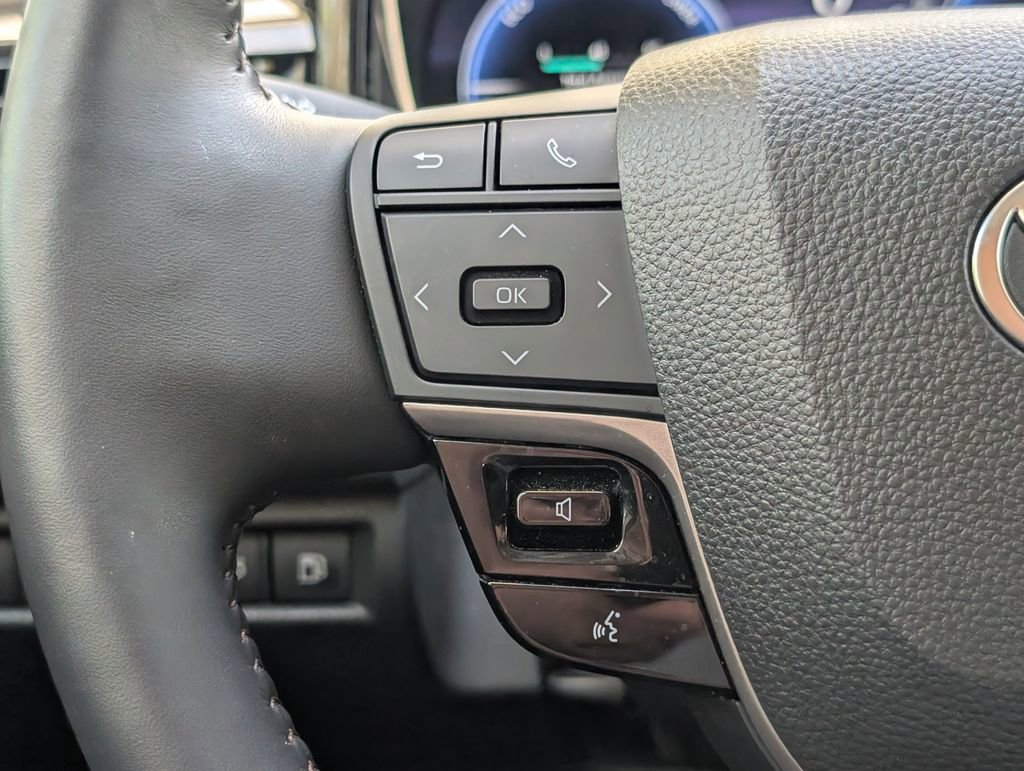 Used 2025 Toyota Camry XLE image 21