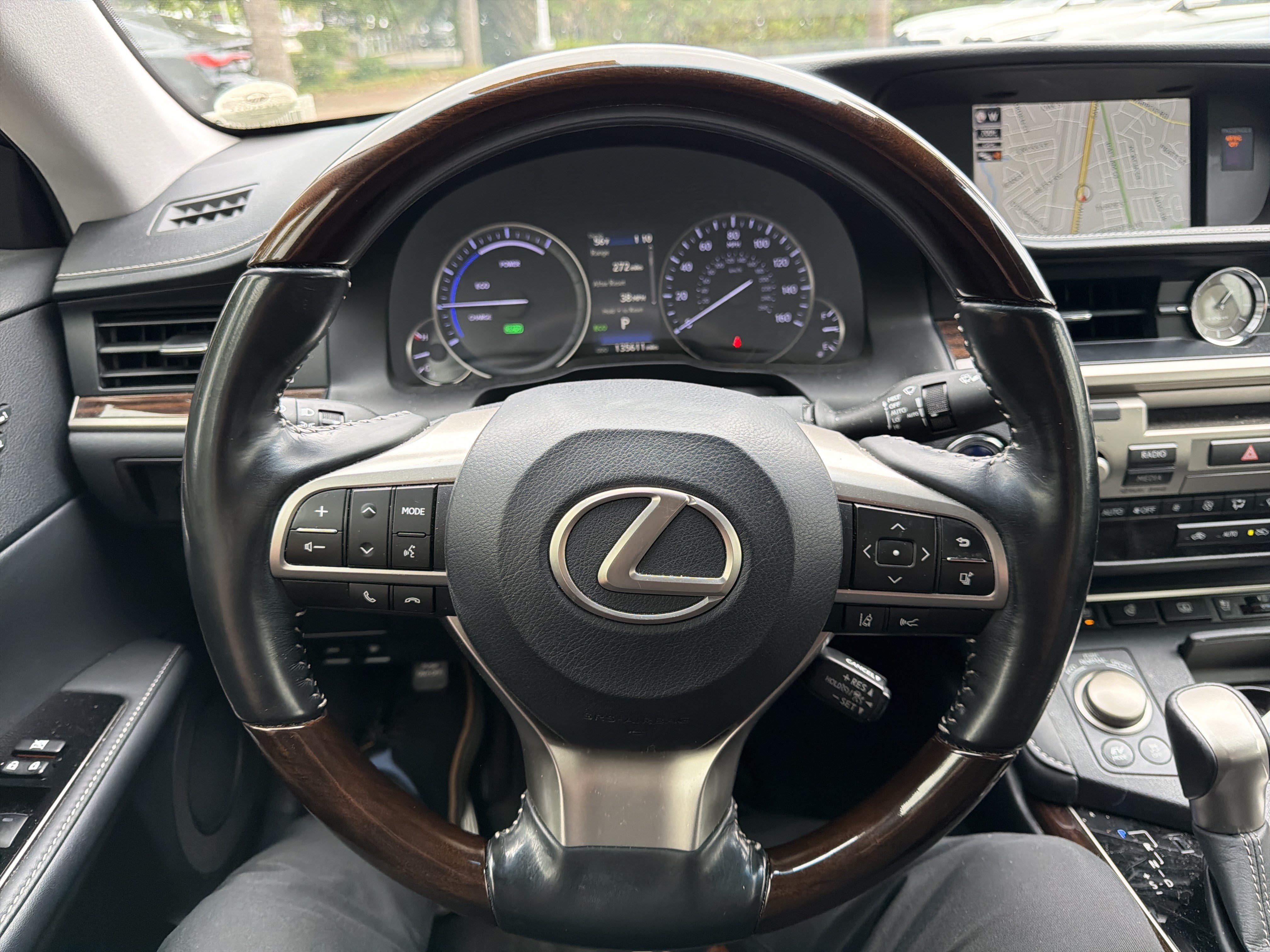 Used 2017 Lexus ES 300h w/ Luxury Package FWD image 18