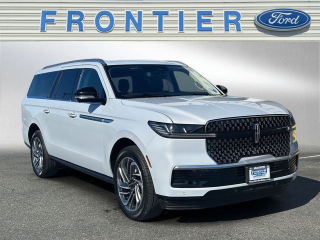 Used 2025 Lincoln Navigator L Reserve AWD/4WD image 8