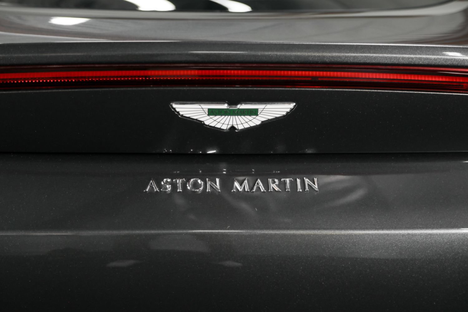 Used 2019 Aston Martin V8 Vantage Coupe RWD image 21