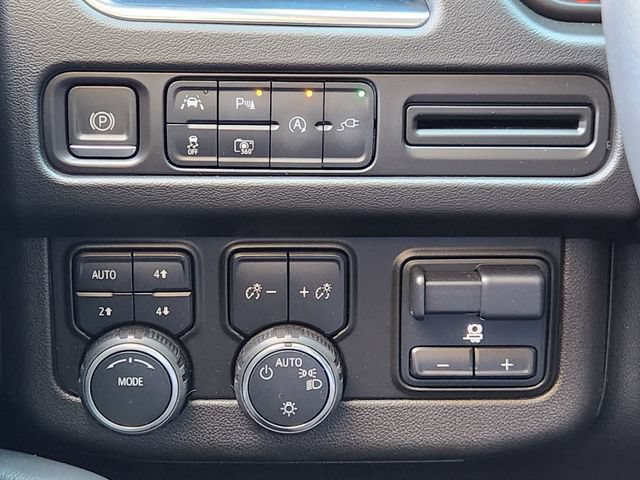 Used 2022 Chevrolet Suburban RST w/ Luxury Package AWD/4WD image 22