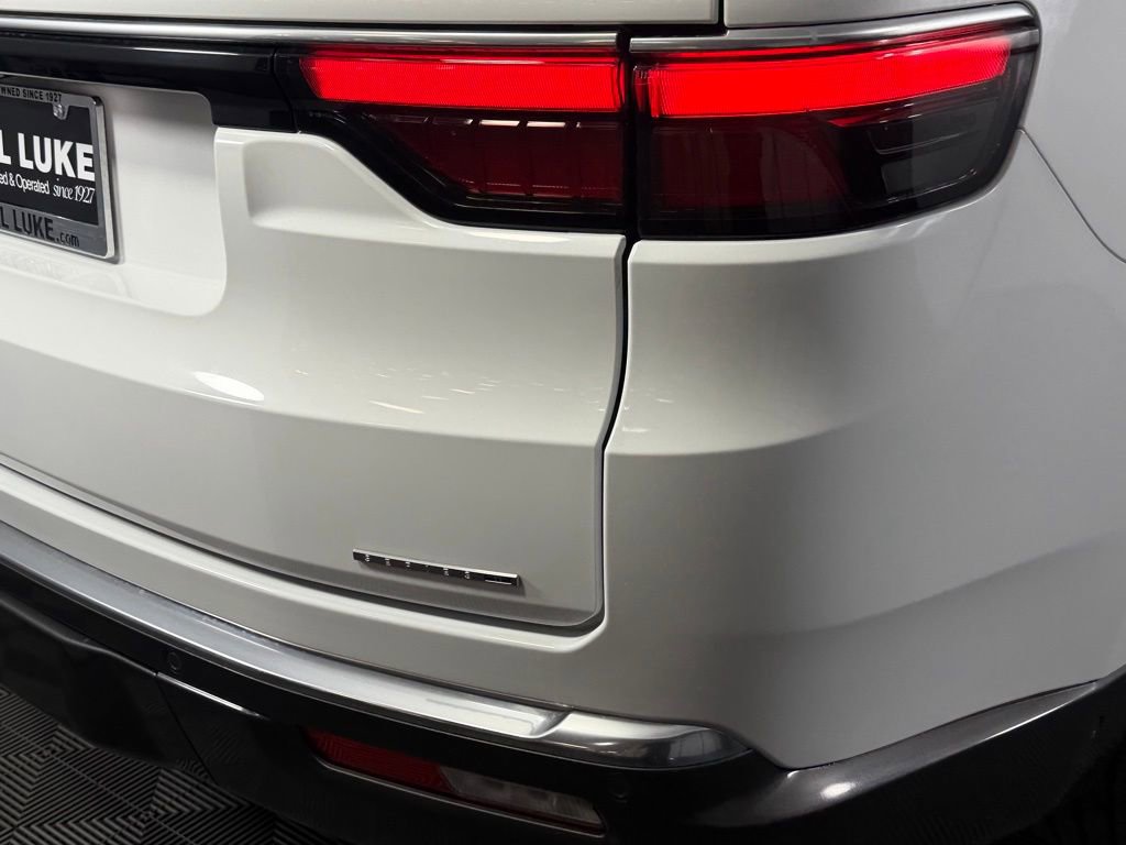 Certified 2022 Jeep Wagoneer Series II w/ Convenience Group I image 12