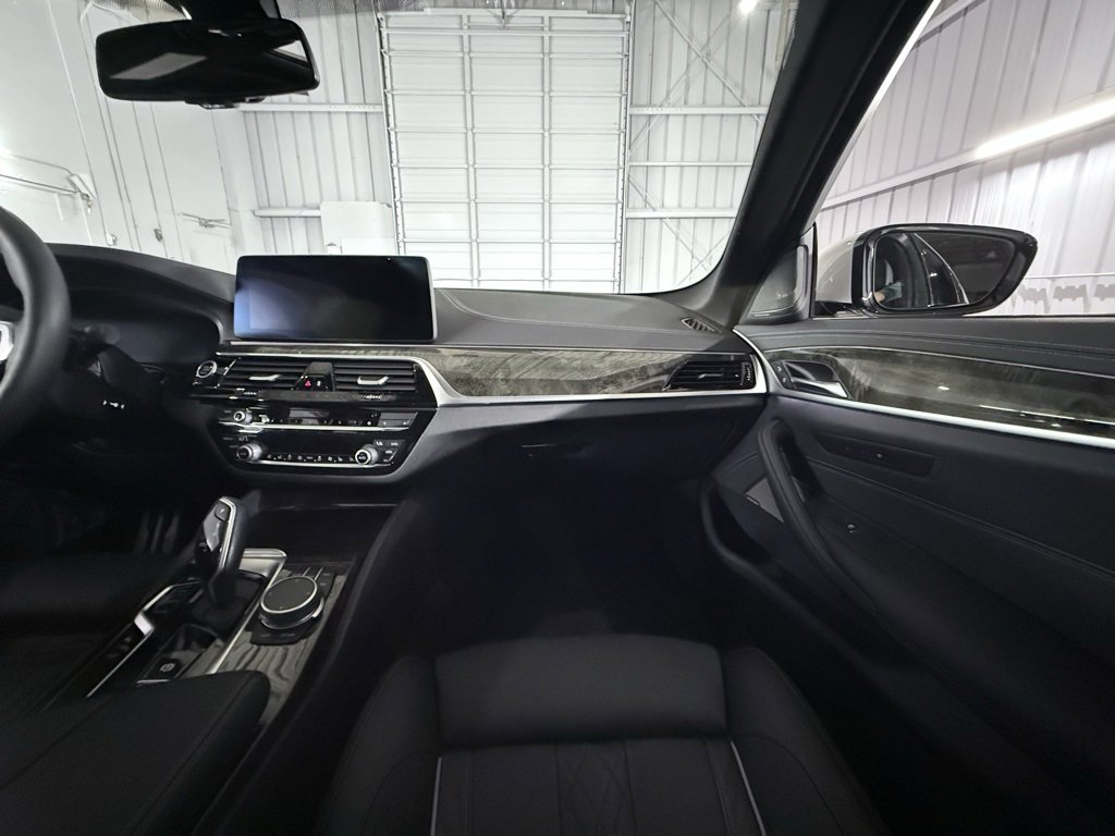 Used 2021 BMW M550i xDrive w/ Premium Package image 51