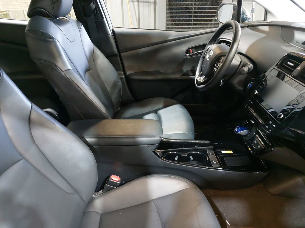 Used 2020 Toyota Prius XLE w/ Advanced Technology Package FWD image 10