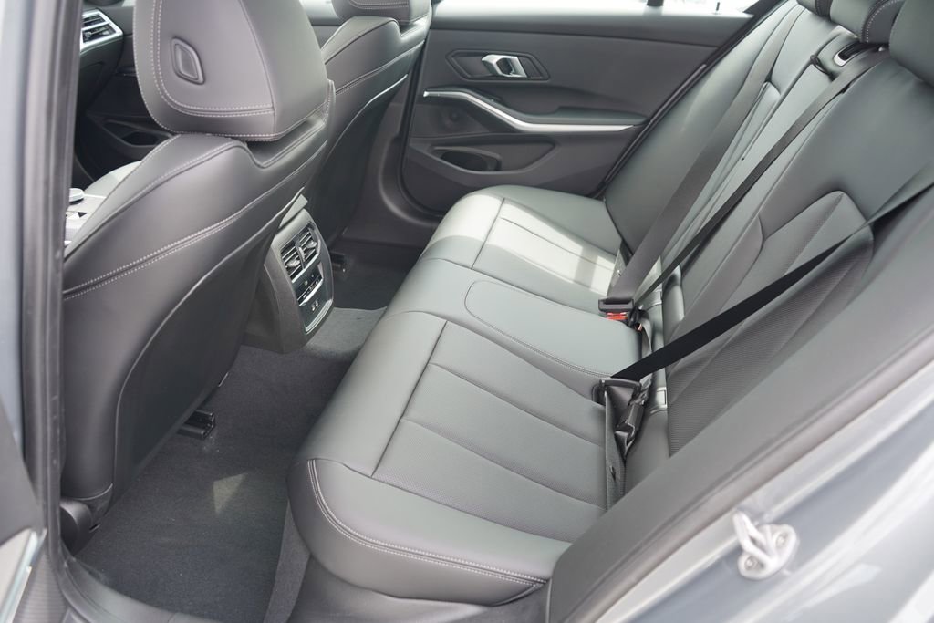 Used 2025 BMW 330i xDrive Sedan AWD/4WD image 19