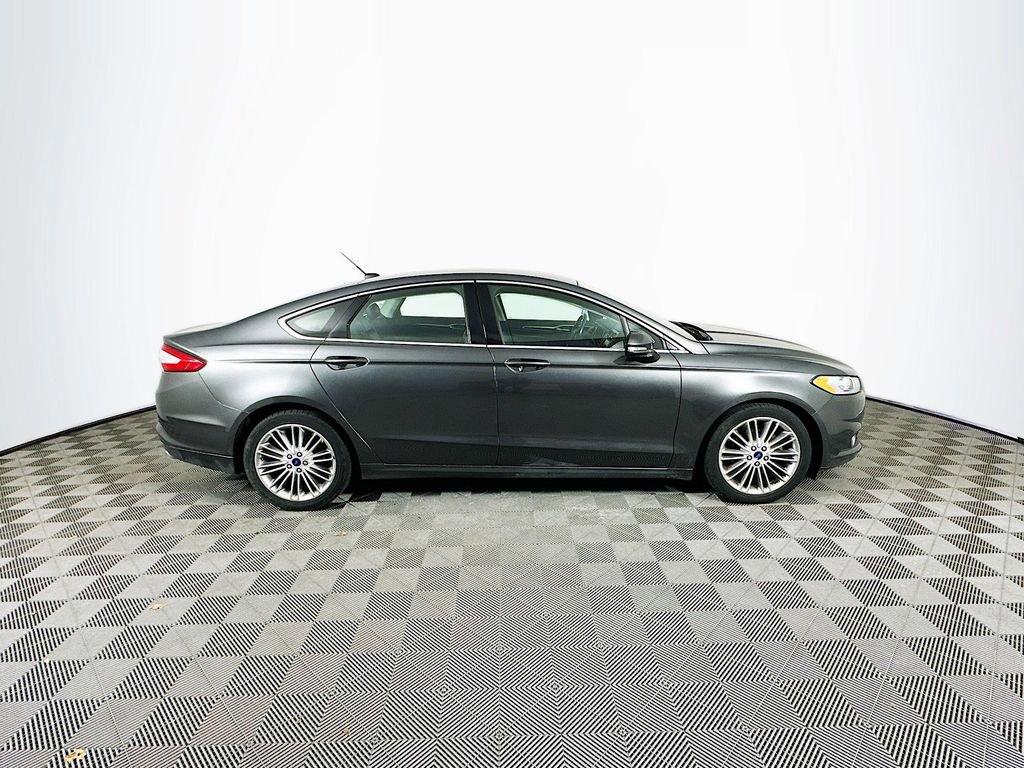 Used 2016 Ford Fusion SE w/ Equipment Group 202A image 10