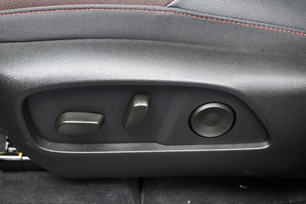 Used 2025 Chevrolet Equinox RS FWD image 17