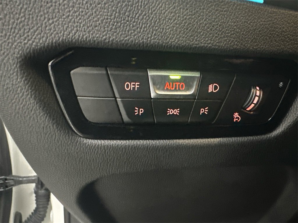 Used 2024 BMW 330e xDrive image 30