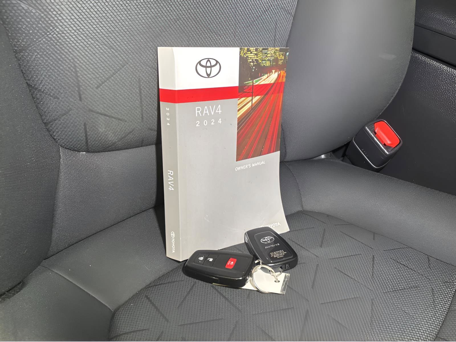 Used 2024 Toyota RAV4 XLE image 34