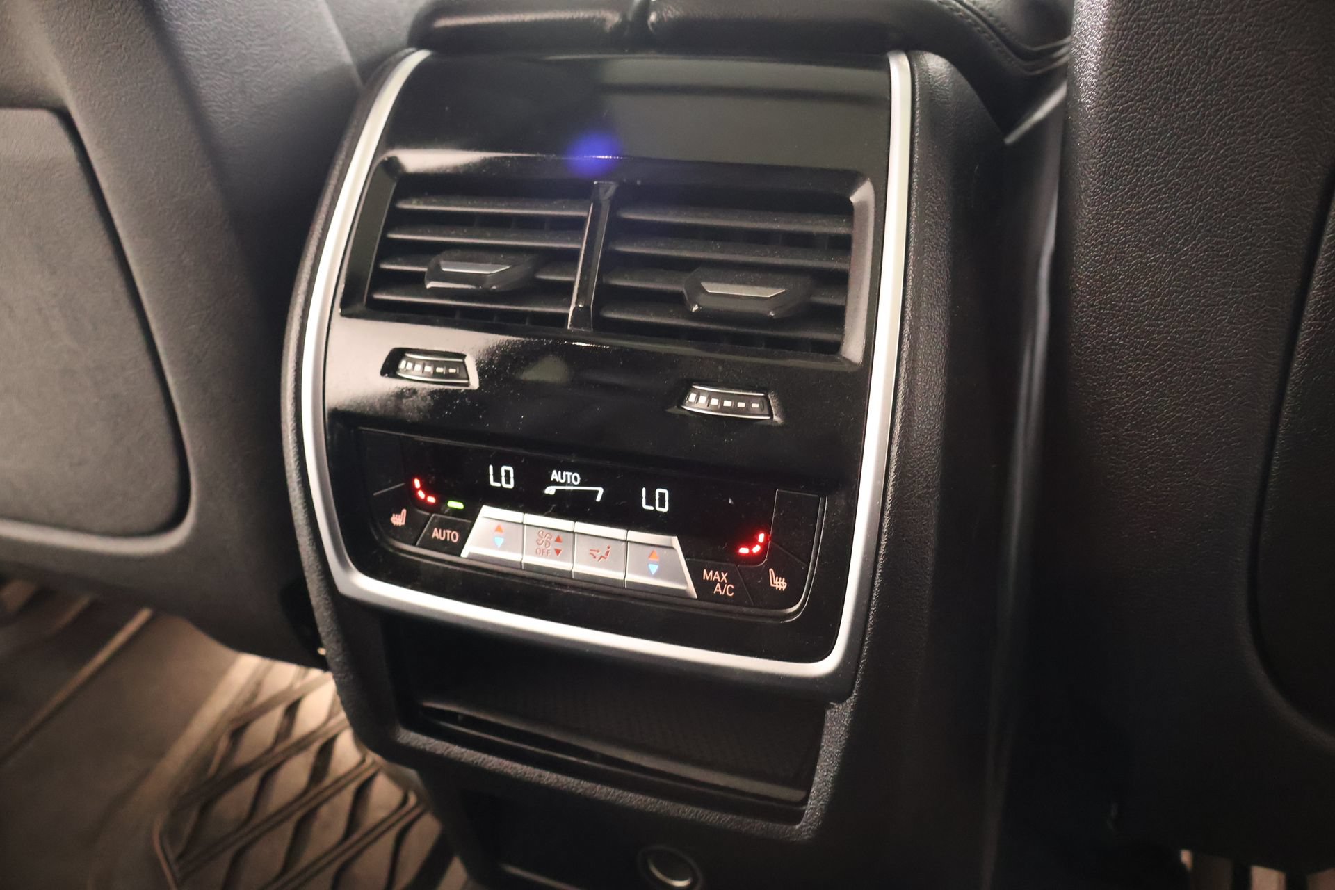Used 2019 BMW X5 xDrive40i w/ M Sport Package AWD/4WD image 16