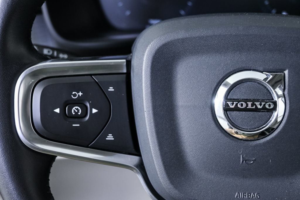 Used 2019 Volvo XC40 T5 Momentum image 10