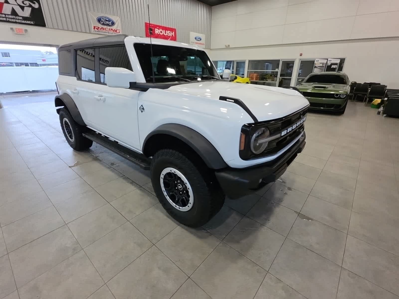 Used 2024 Ford Bronco Outer Banks w/ Sasquatch Package AWD/4WD image 5