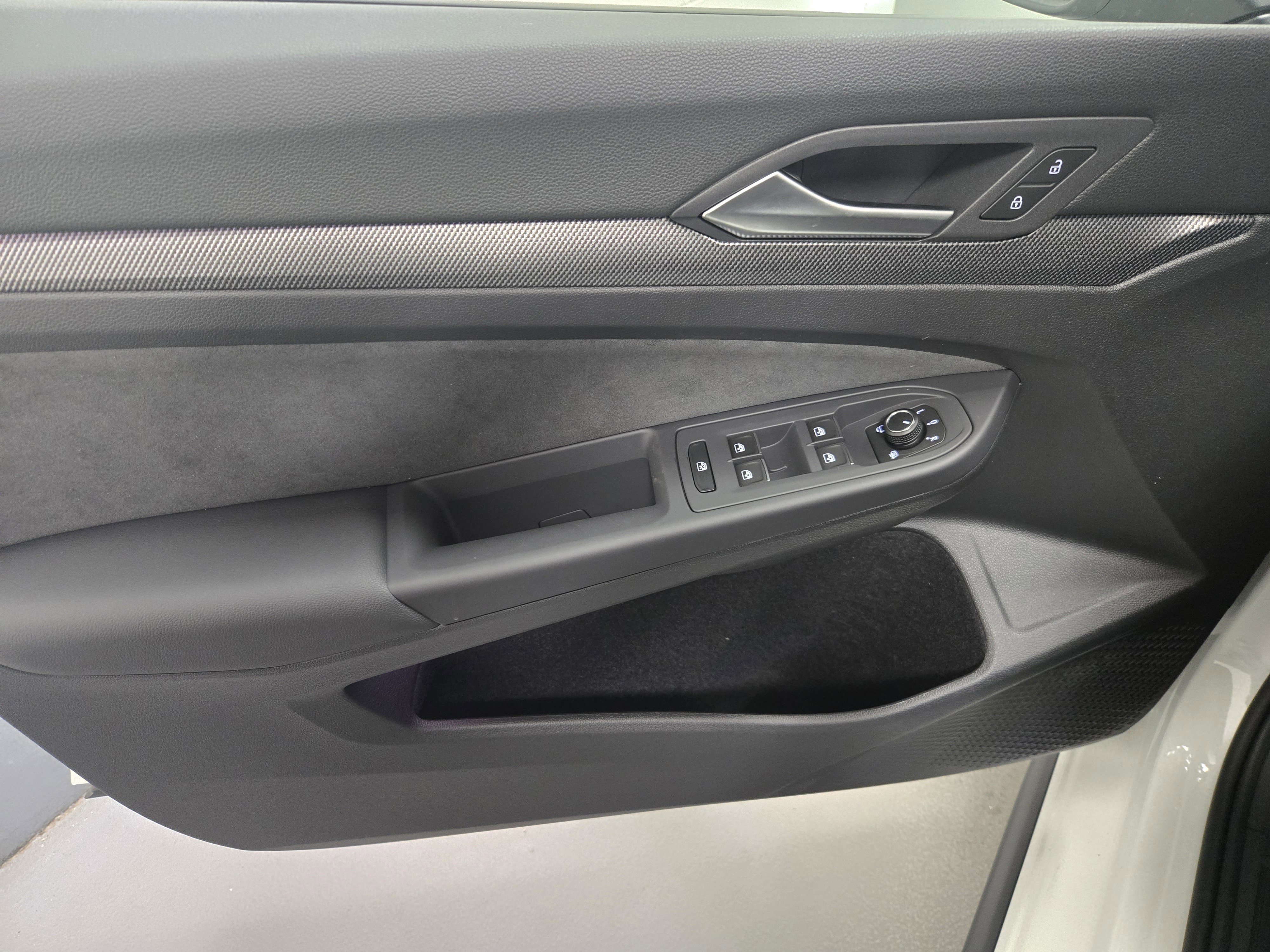 New 2025 Volkswagen GTI SE image 17