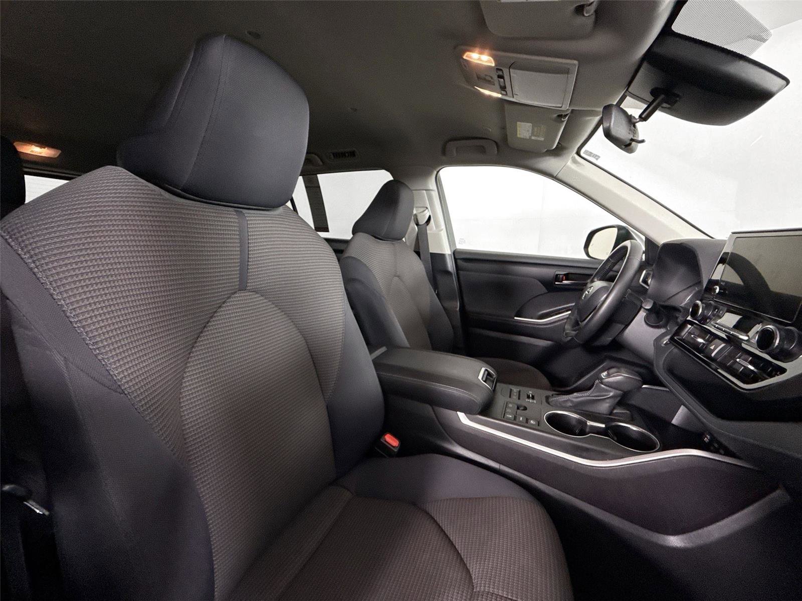Certified 2024 Toyota Highlander LE AWD/4WD image 38