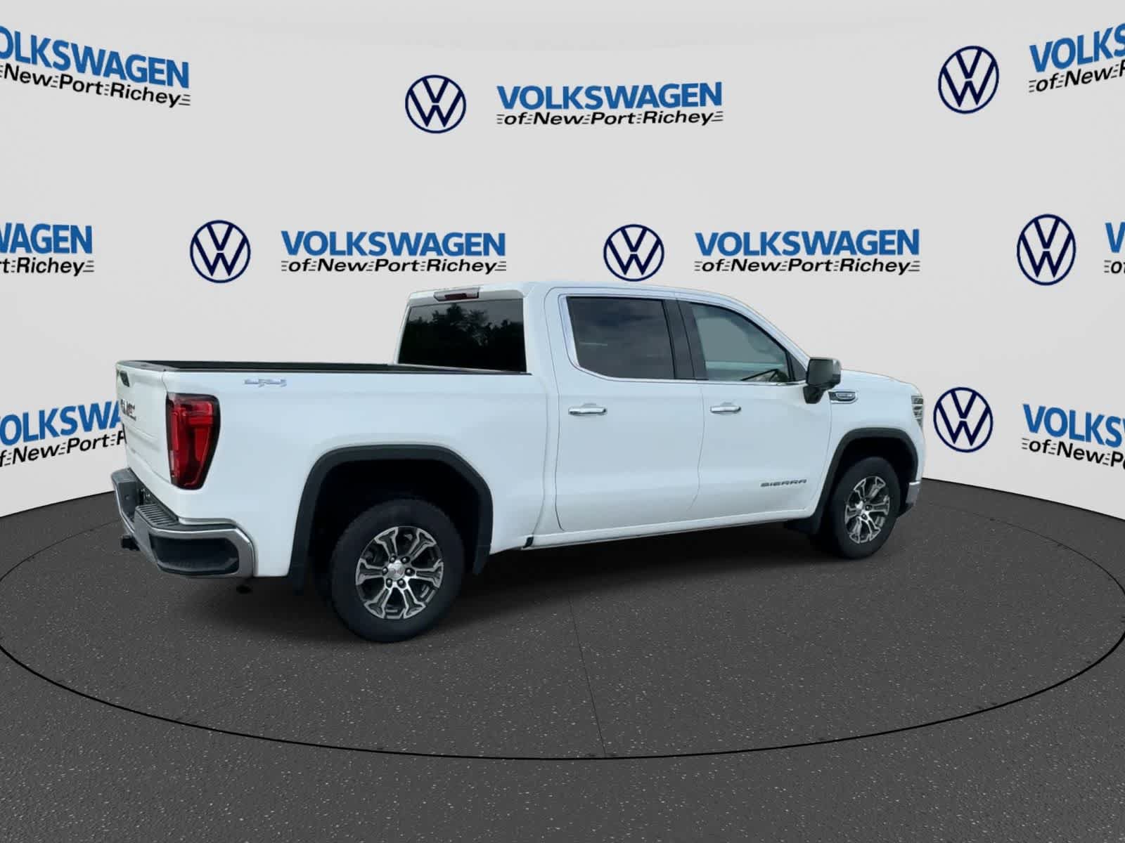 Used 2025 GMC Sierra 1500 SLT AWD/4WD image 8