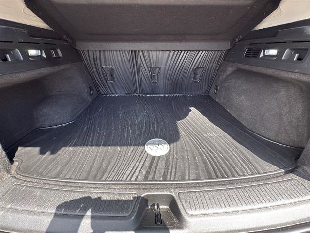 Used 2023 Buick Envision Avenir image 12