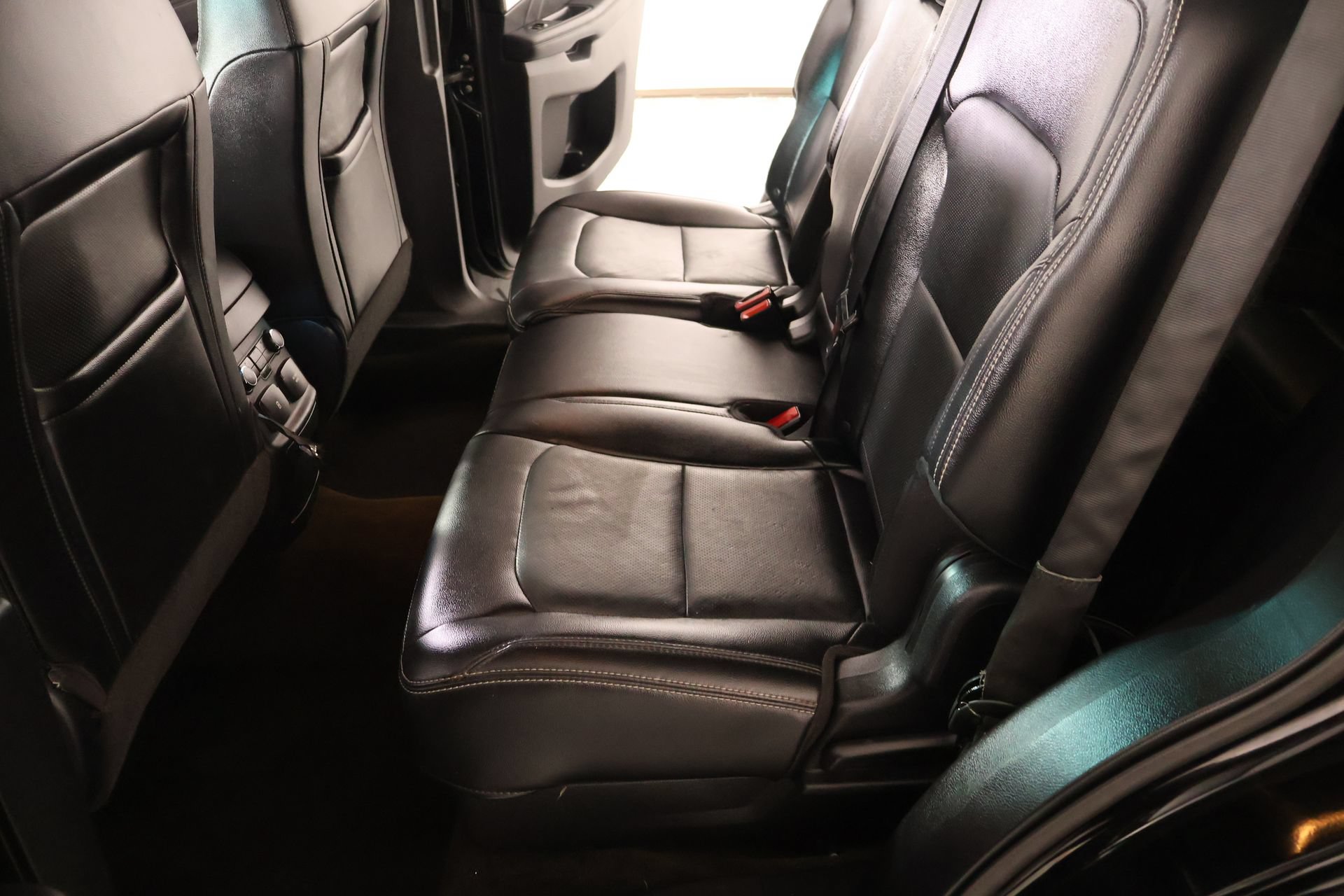 Used 2016 Ford Explorer Limited w/ Equipment Group 301A FWD image 13