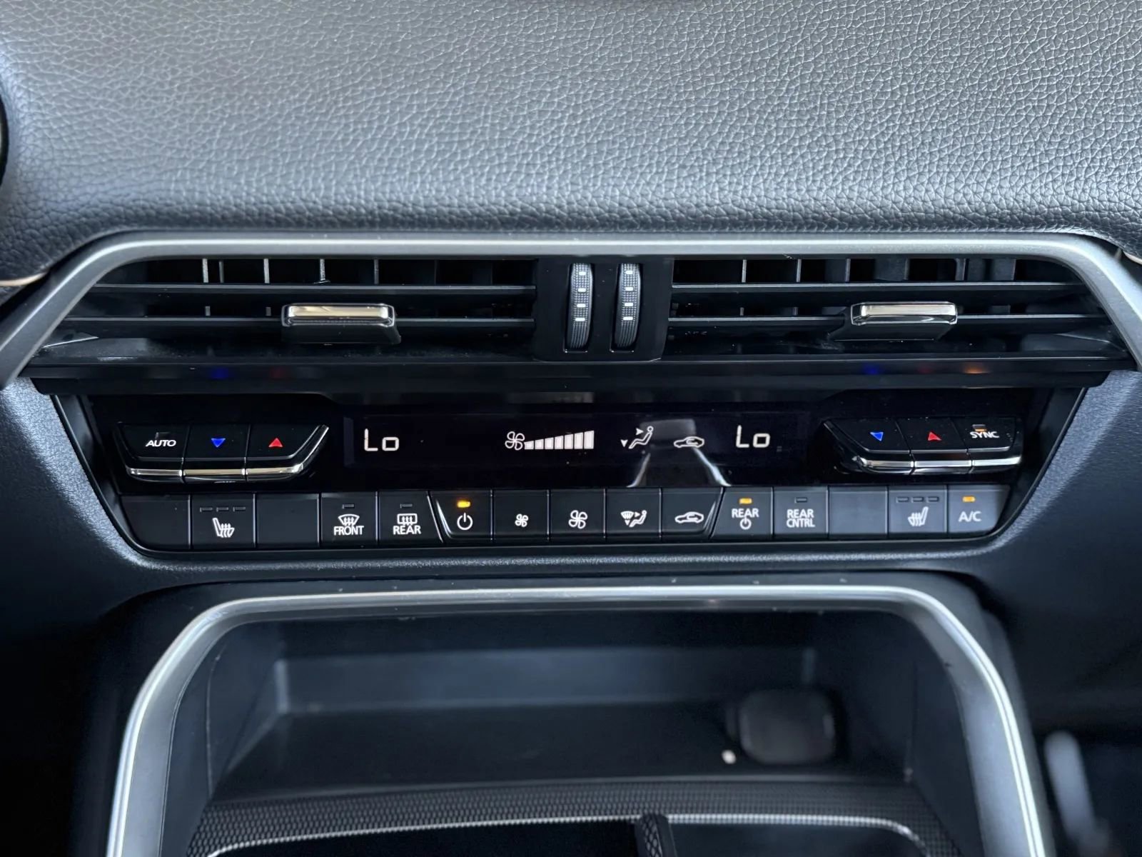 Used 2025 MAZDA CX-70 Plug-In Hybrid w/ Premium Pkg image 31