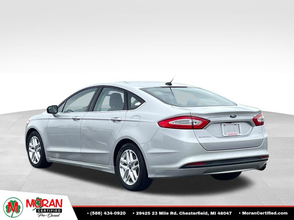 Used 2016 Ford Fusion SE FWD image 4