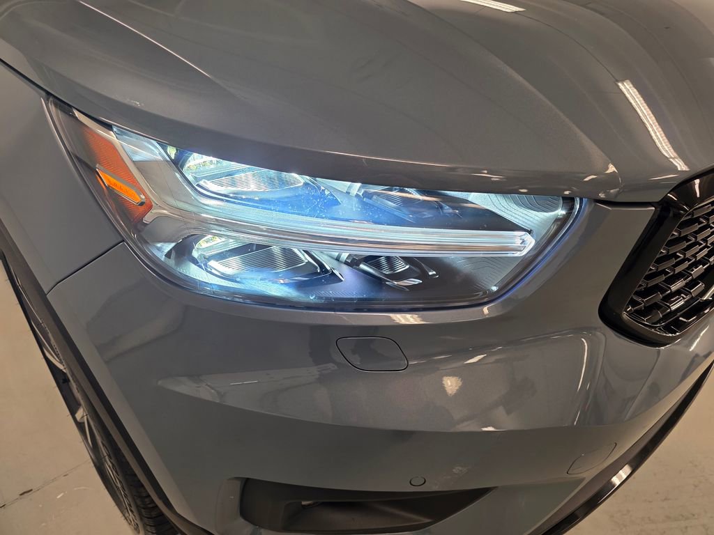 Used 2022 Volvo XC40 T5 R-Design w/ Advanced Package image 10