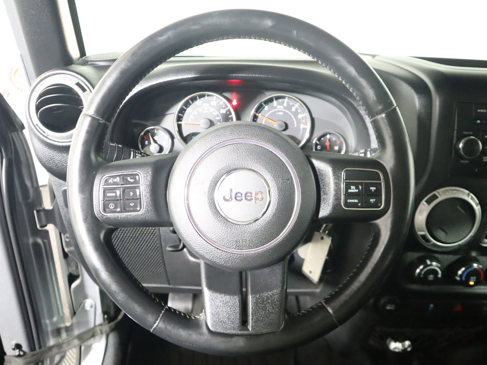 Used 2015 Jeep Wrangler Rubicon w/ Connectivity Group AWD/4WD image 29
