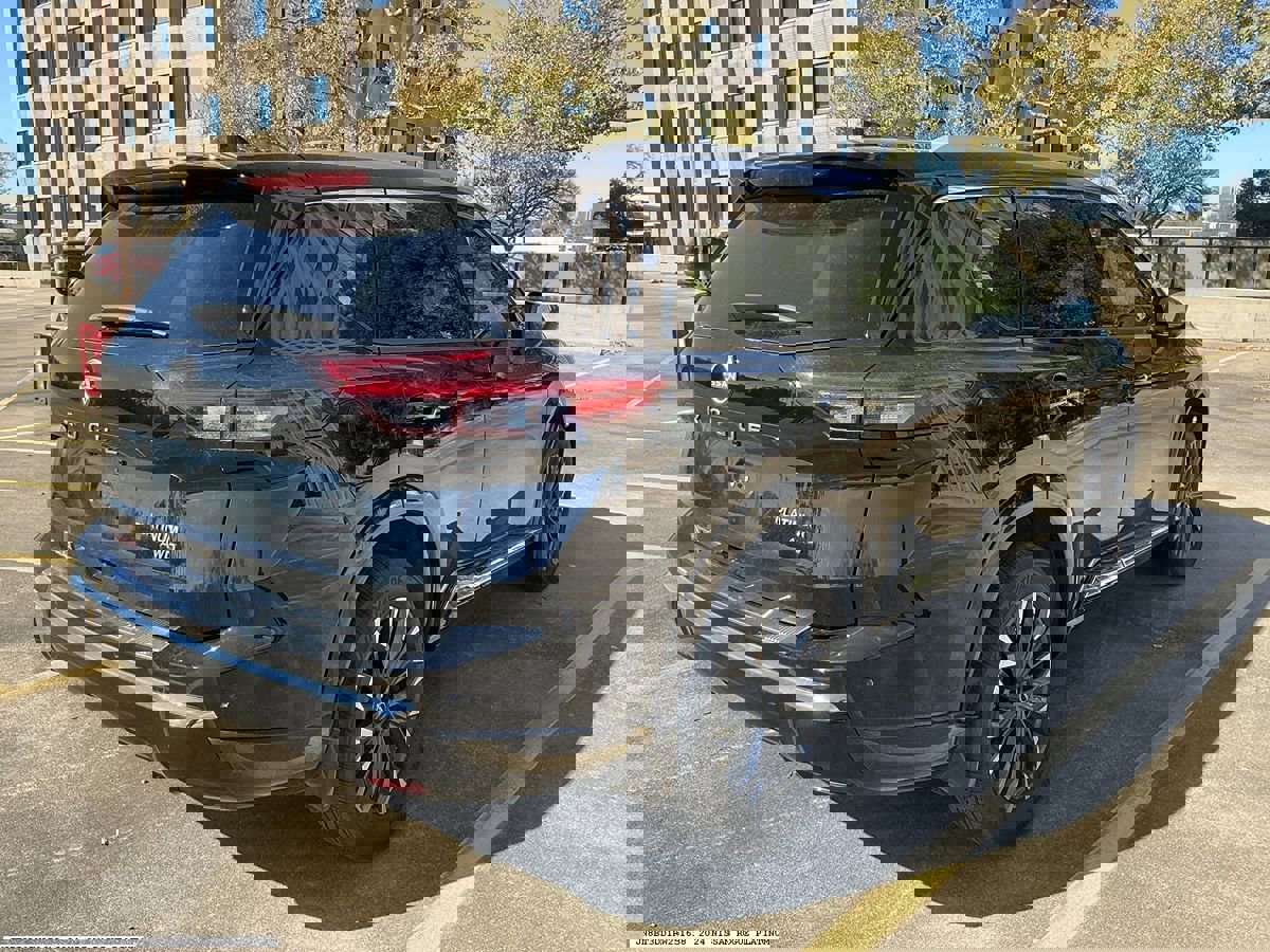 Used 2024 Nissan Rogue Platinum w/ Platinum Premium Package image 6