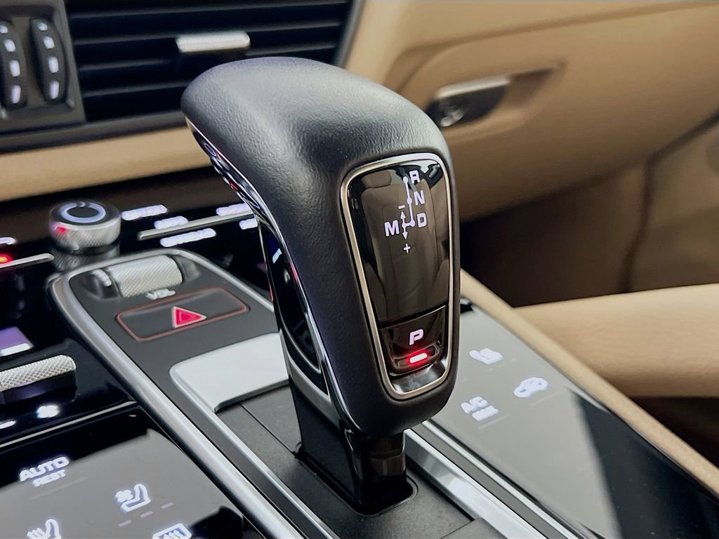 Certified 2023 Porsche Cayenne Platinum Edition image 19