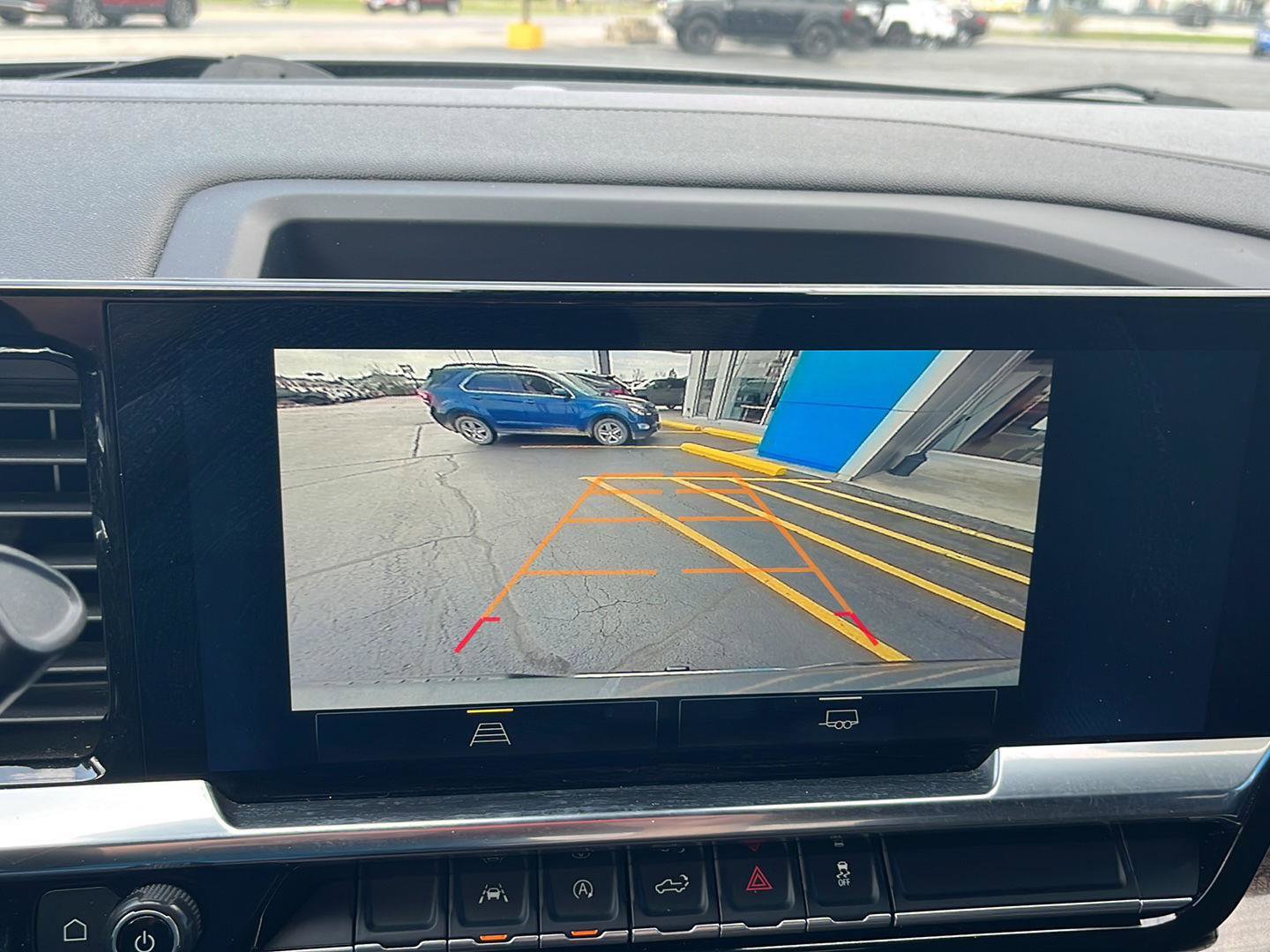 Used 2023 Chevrolet Silverado 1500 LT AWD/4WD image 14