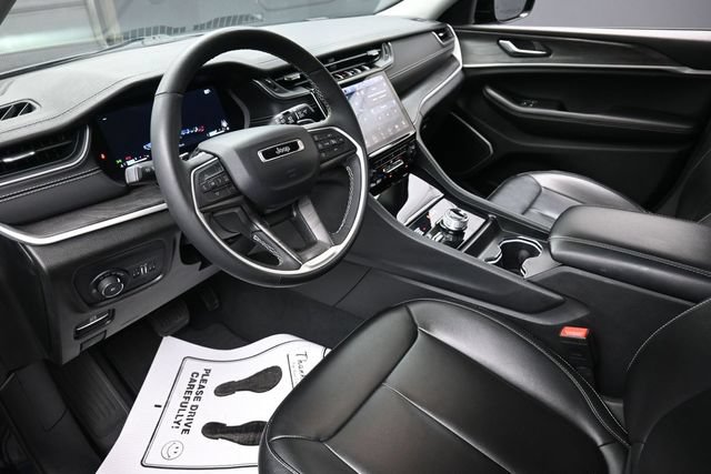 Used 2024 Jeep Grand Cherokee L Limited w/ Black Appearance Package AWD/4WD image 18