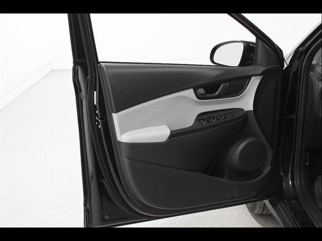 Certified 2023 Hyundai Kona SEL w/ Cargo Package image 4