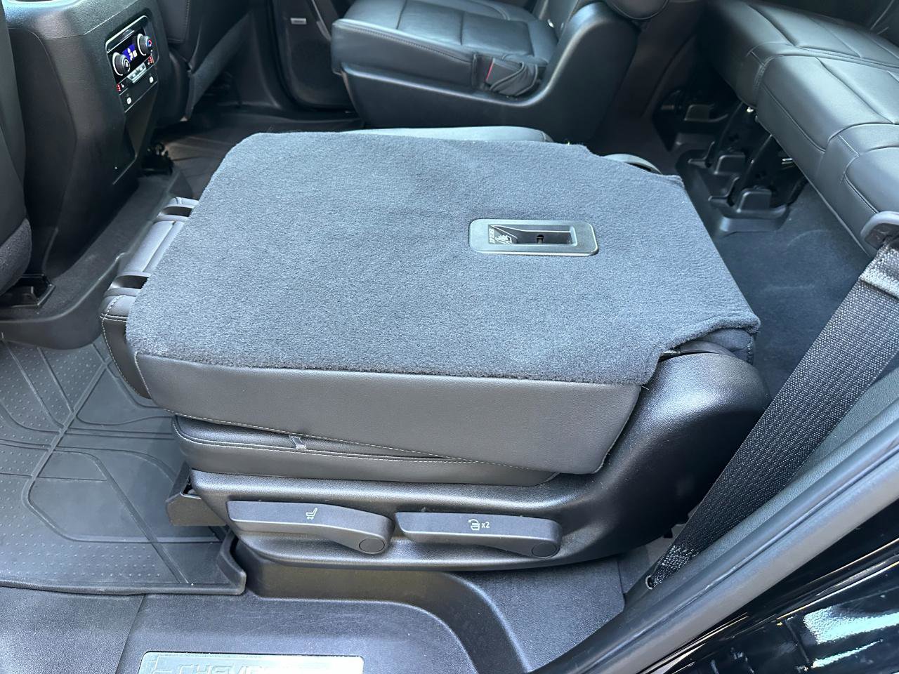 Used 2021 Chevrolet Tahoe LT w/ LT Signature Package image 22