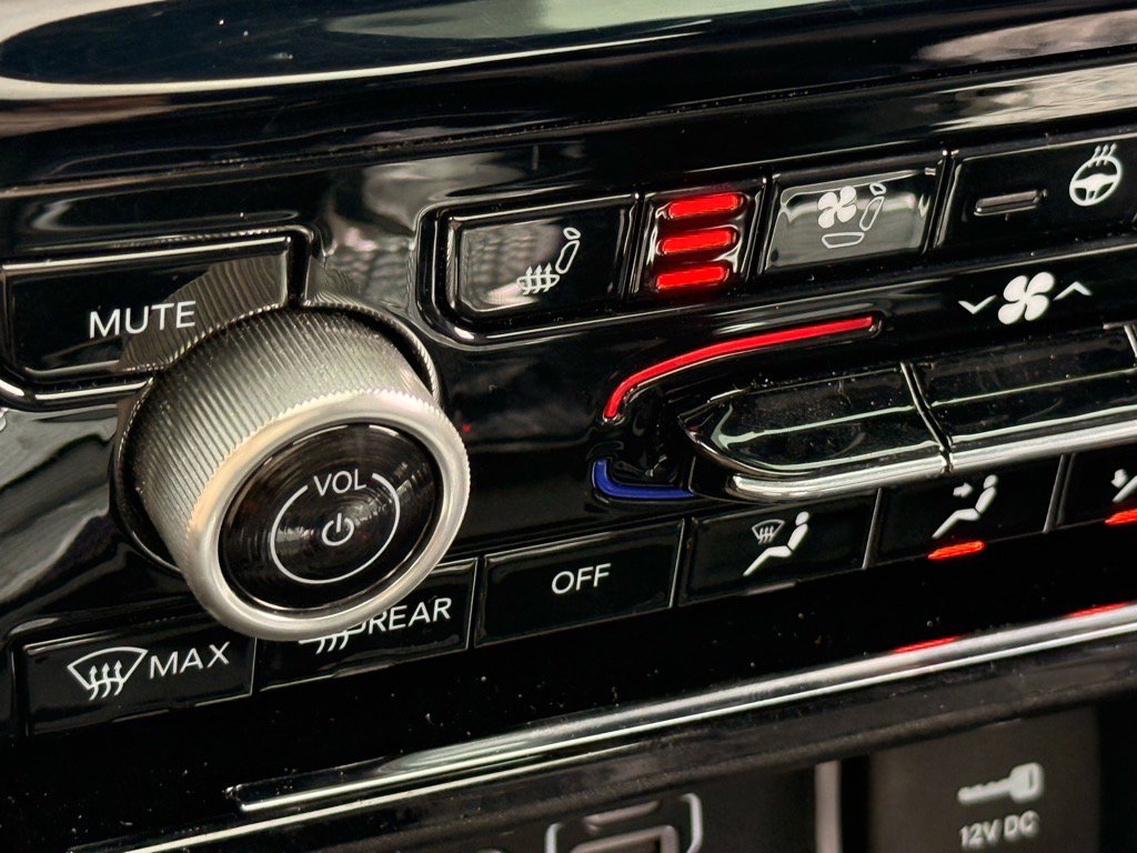 Used 2022 Jeep Grand Cherokee Overland w/ Luxury Tech Group IV image 22