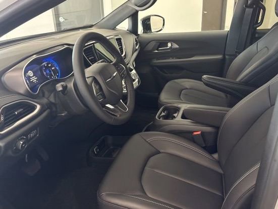 New 2026 Chrysler Pacifica Select image 10