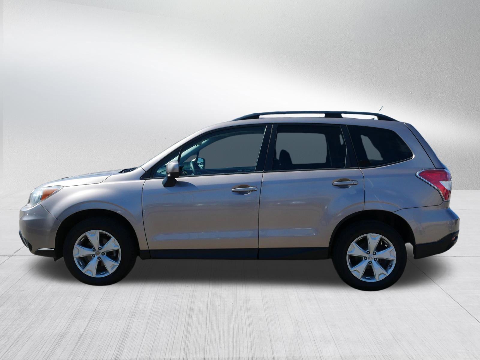 Used 2015 Subaru Forester 2.5i Premium w/ All-Weather Package AWD/4WD image 4