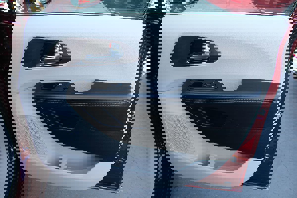 Used 2017 Chrysler Pacifica Platinum image 22