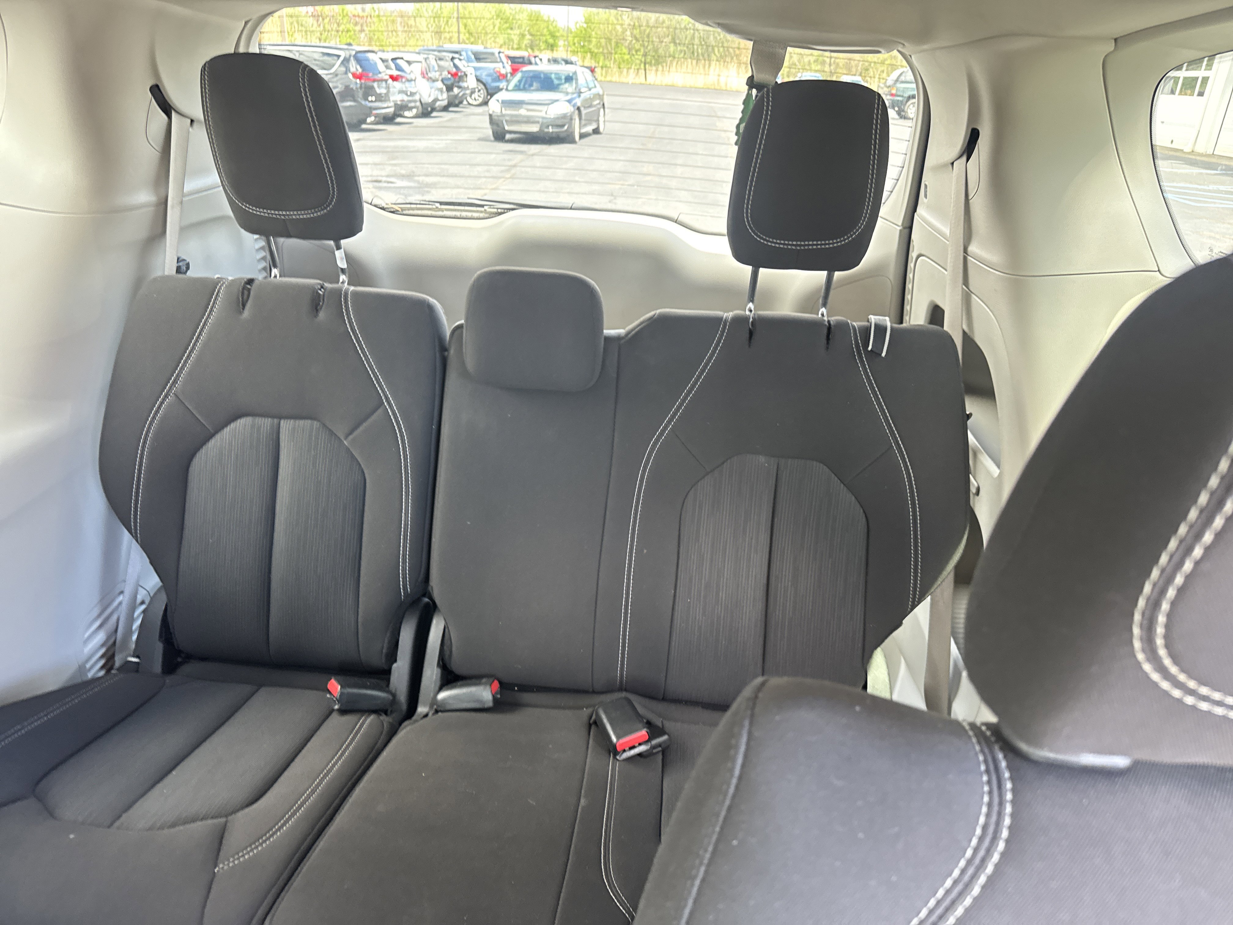 Used 2023 Chrysler Voyager LX image 14