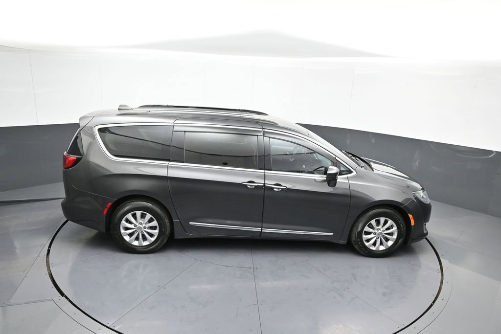 Used 2017 Chrysler Pacifica Touring-L image 37