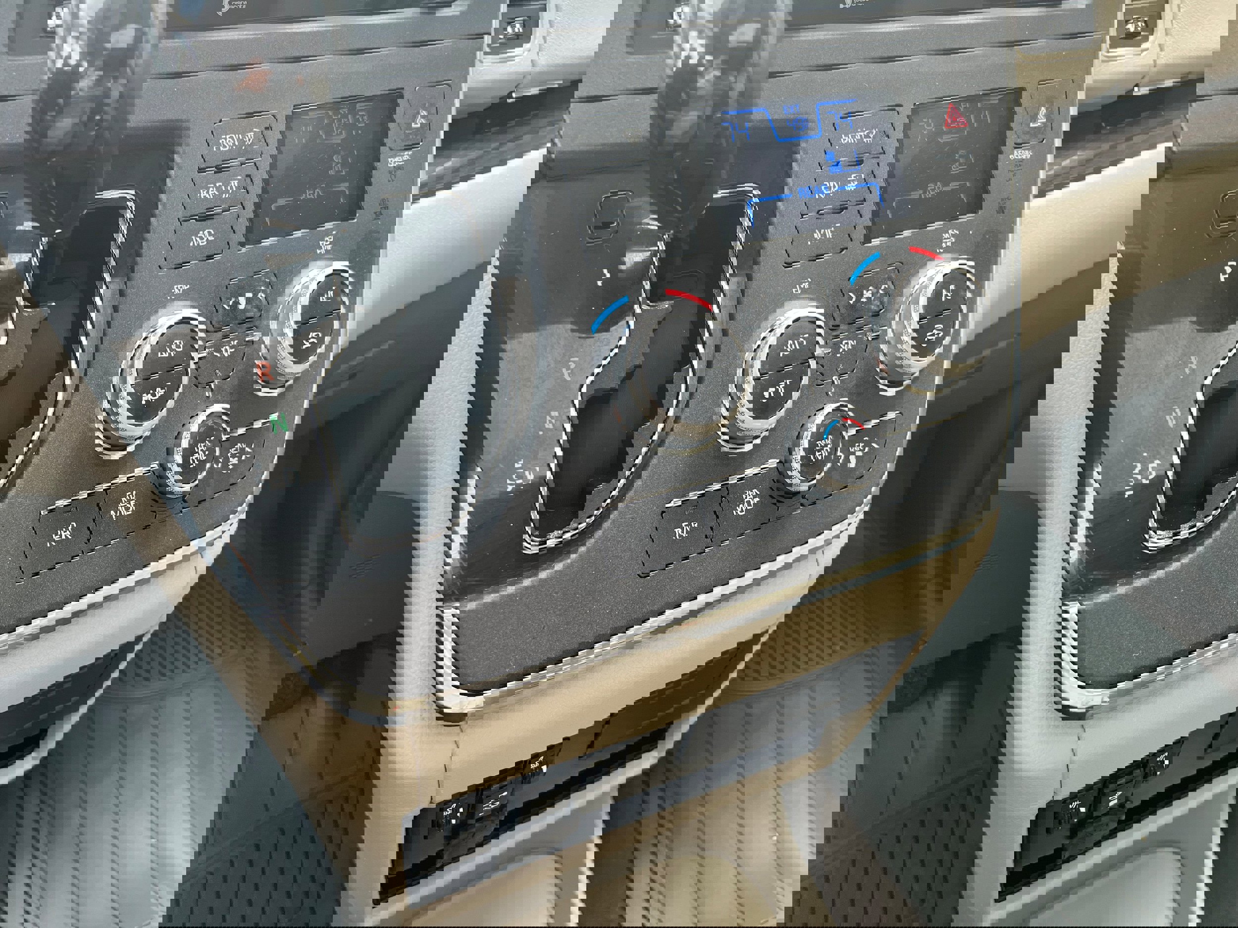 Used 2018 Toyota Sienna XLE image 14